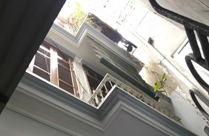 CHO THUÊ NHÀ LÀM VP, KD ONLINE, Ở HỘ GĐ VĨNH PHÚC, BA ĐÌNH, 4.5 TẦNG, 4 NGỦ, 12 TRIỆU